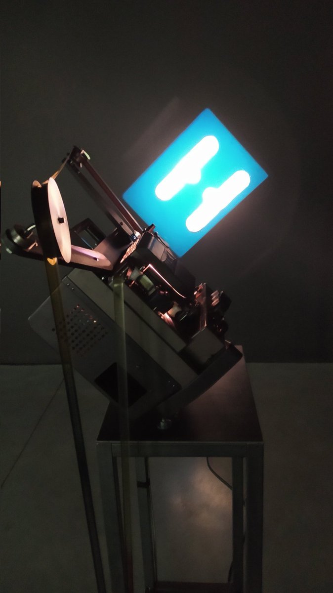 VincentTISON's tweet photo. 🤩 La très belle expo #Weavers de #RodaBarba vs attend au #cccod
Son projet in situ ns emmène avec talent et créativité dans un re-usage surprenant des bandes de films revisitées.
L'espace cinéma mêle images et sculptures en mouvement. De subtils et agréables voyages 👍🤩 #Tours https://t.co/ZJY7fB5D0W