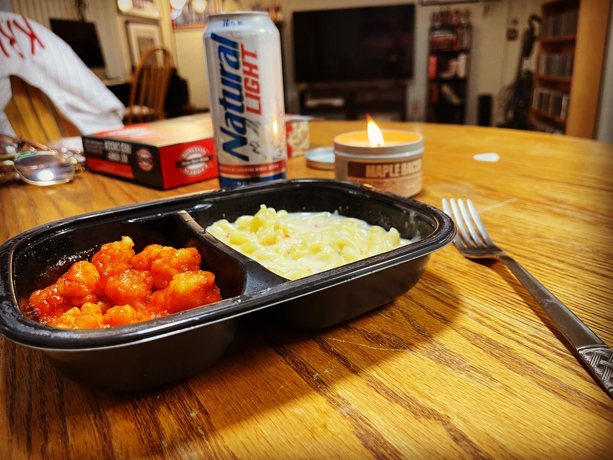 realizzypresley's tweet photo. This is what date night looks like when you were too afraid to talk to a gorgeous girl. That was either a metaphor, a haiku, a daily aspiration, perspiration, medication, I have no idea what the fuck I’m talking about. #forversingle https://t.co/iVpllRWPY2