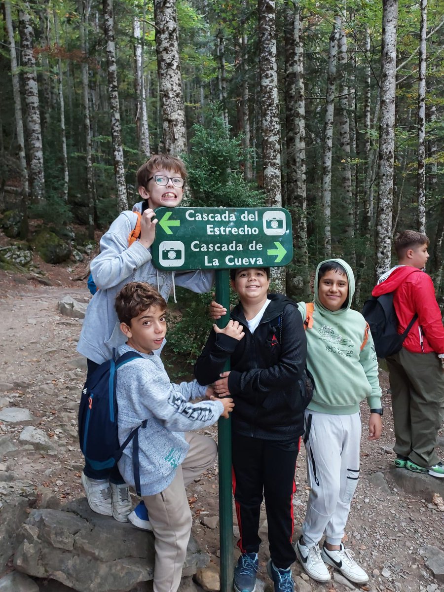 xaloc_edu's tweet photo. Avui és ja l'últim dia de les convivències dels alumnes de 1 ESO.
Ahir vam fer una caminata preciosa sortint de la pradera d'Ordesa fins les vistes de Cola de Caballo.
#GaudimDeLaNatura #Convis #Xaloc https://t.co/AqJO0Dknrp
