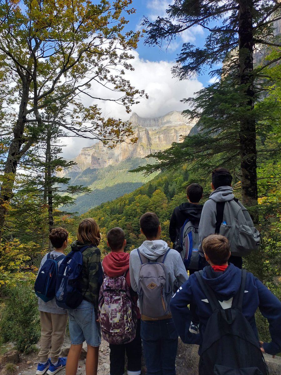 xaloc_edu's tweet photo. Avui és ja l'últim dia de les convivències dels alumnes de 1 ESO.
Ahir vam fer una caminata preciosa sortint de la pradera d'Ordesa fins les vistes de Cola de Caballo.
#GaudimDeLaNatura #Convis #Xaloc https://t.co/AqJO0Dknrp