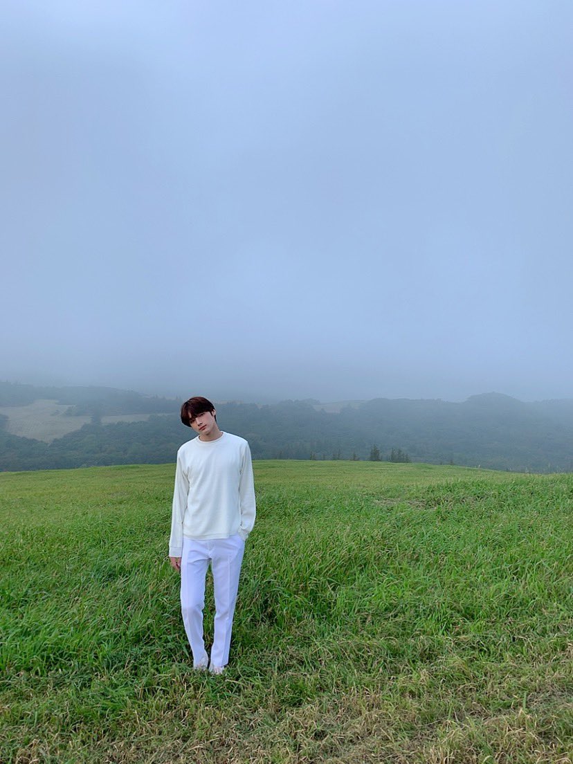 hyukalooks's tweet photo. blue hour huening kai ☁️ https://t.co/vUGZZEzOw6