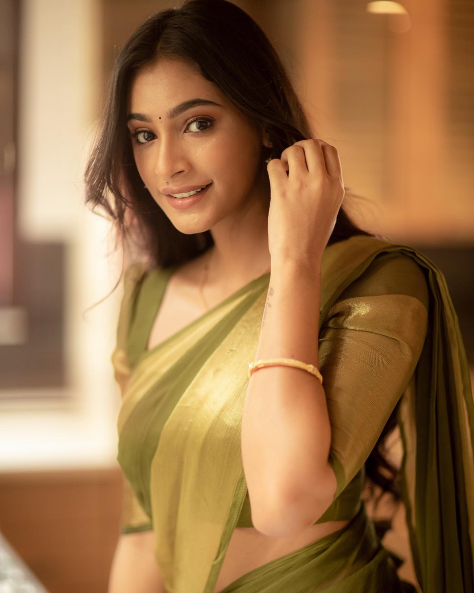 iamtweetboy's tweet photo. #Anukeerthy https://t.co/COAlaJyBRM
