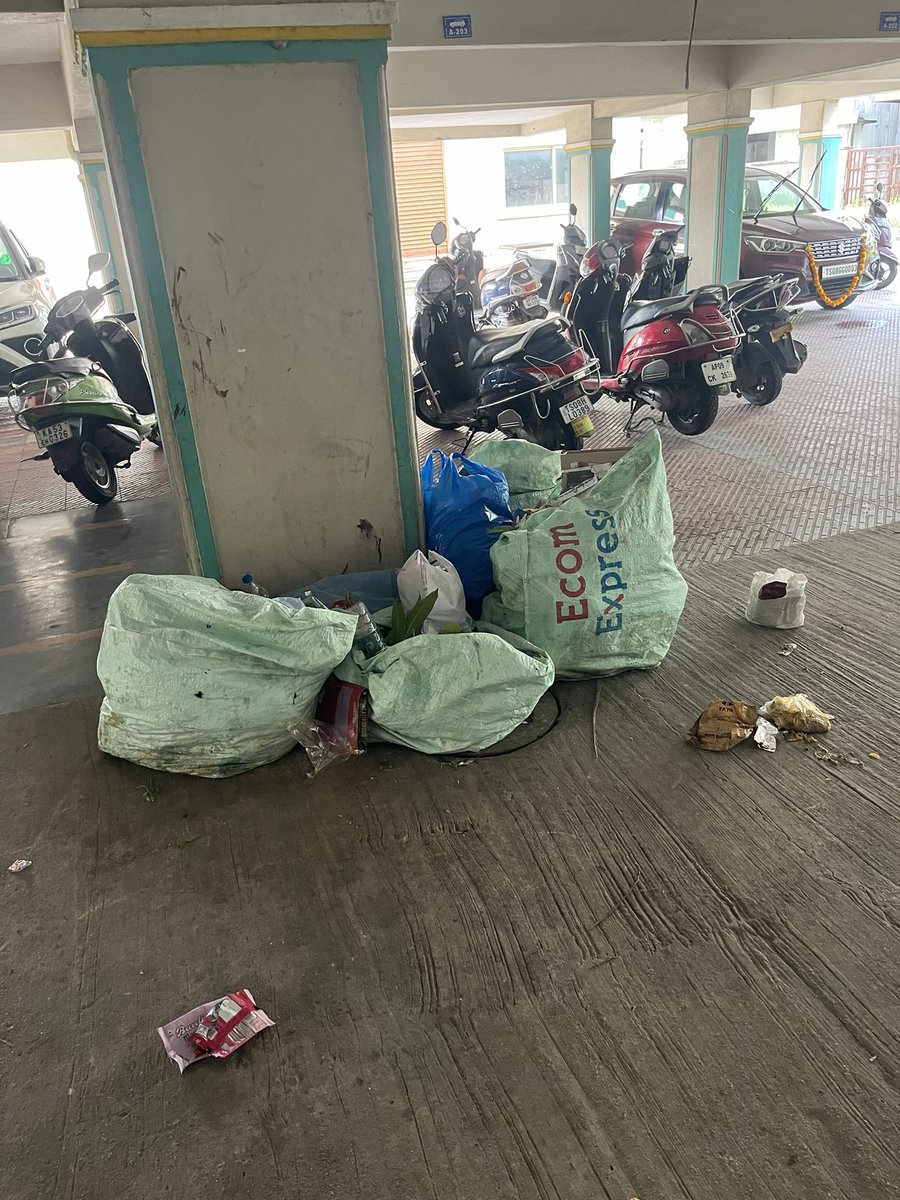 KondaMurthy's tweet photo. @Director_EVDM @GadwalvijayaTRS @GHMCOnline @ZC_Secunderabad @KTRTRS  RESPECTED SIRS/Madam KINDLY SUPPORT TO RESOLVE OUR ISSUE WE ARE FACING FREQUENT ISSUES WITH GARBAGE CLEANING CONTRACTOR/STAFF @KapraGHMC circle https://t.co/Y9Q1UPhFkU