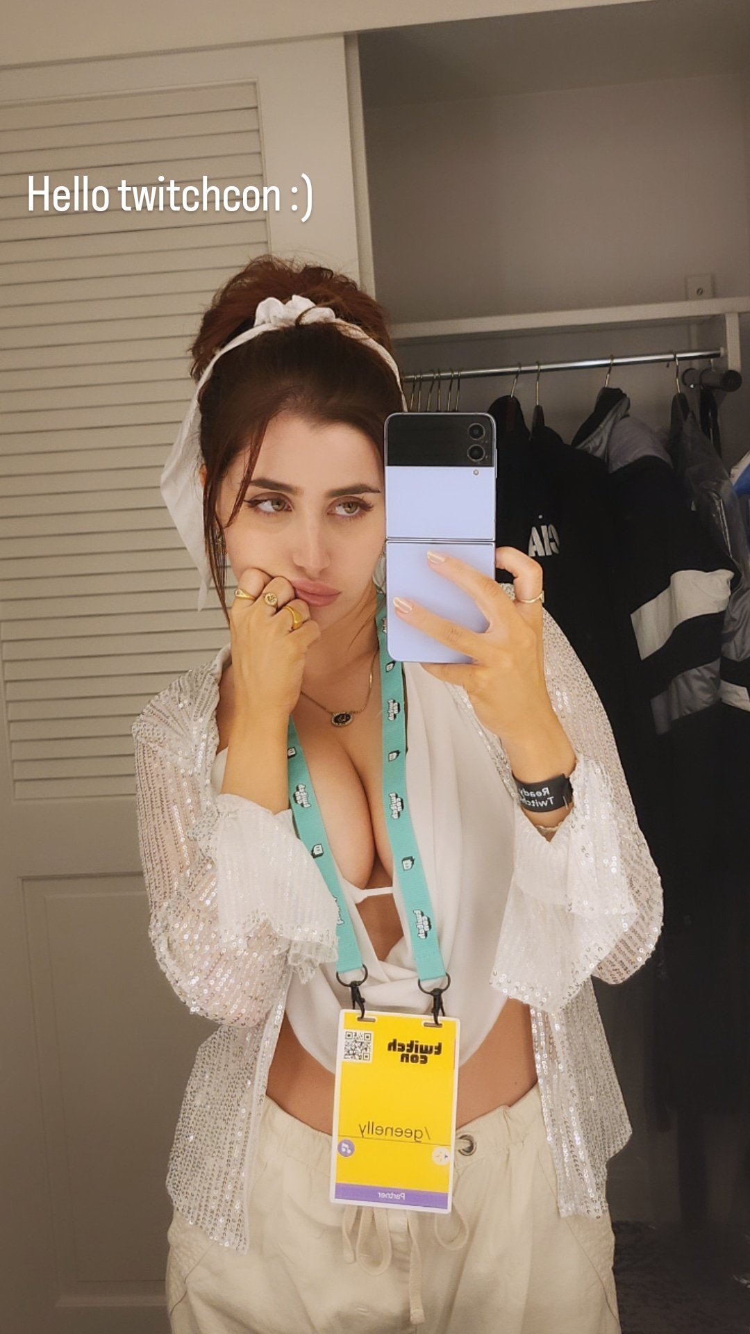 Gee ☁️ on X: We here Twitchcon :) t.coDgi49WIabr  X