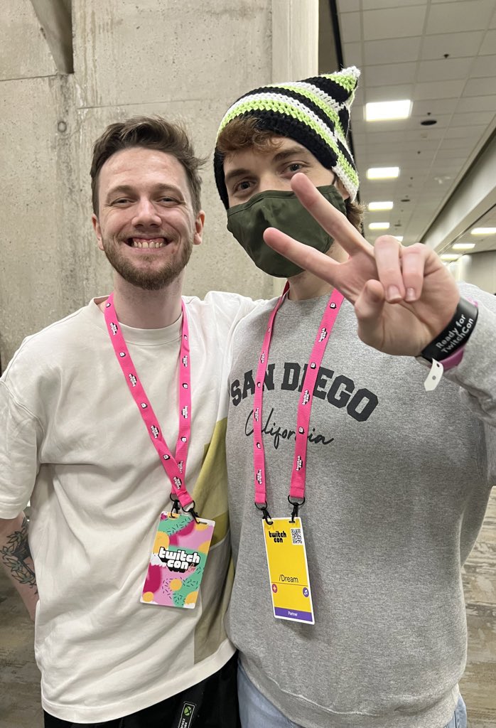 Seapeekay tweet media