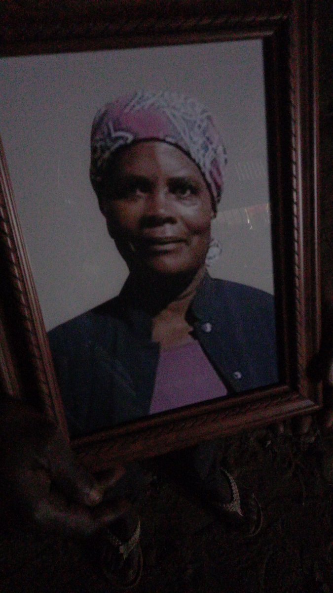 dachongo's tweet image. A família Chongo agradece a solidariedade, apoio material e espiritual concedidos pelo falecimento e cerimónia fúnebre da nossa mãe no passado Sábado, 1 de Outubro e Terça-Feira,  4 de Outubro respectivamente. O vosso apoio nos conforta e nos ajuda a lhe dar com a nossa perda