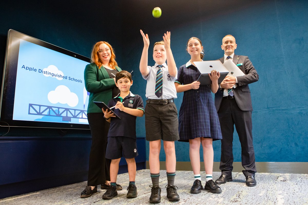 mfac_edu_au's tweet photo. Flinders is pleased to announce that it has been recognised as an #AppleDistinguishedSchool for 2022-25 for its outstanding implementation of Apple technology. Read more: https://t.co/oPX46OlCYu
#Flinderstechnology #proudtobeflinders @AppleEDU https://t.co/it4AcO6BR0
