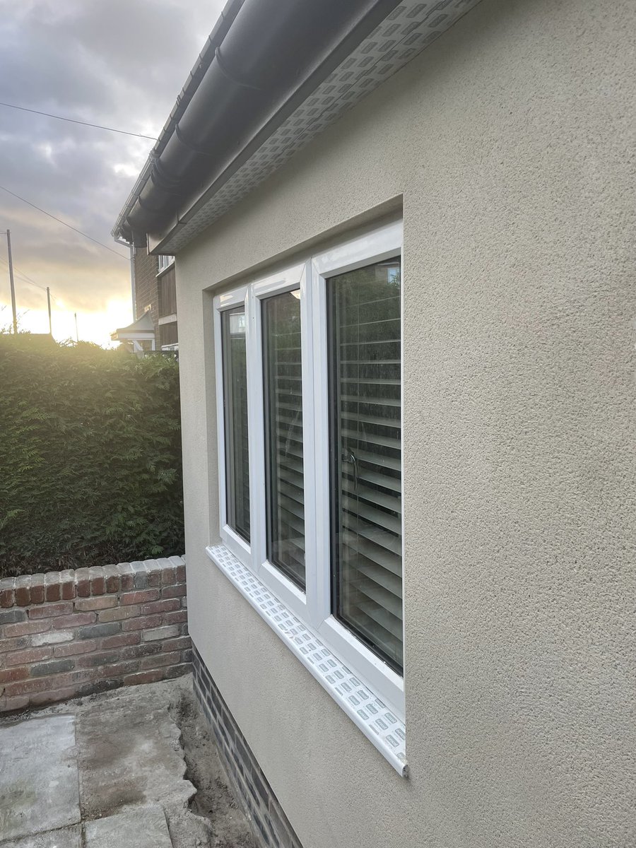 Monocouche render scratched up and finished this morning.