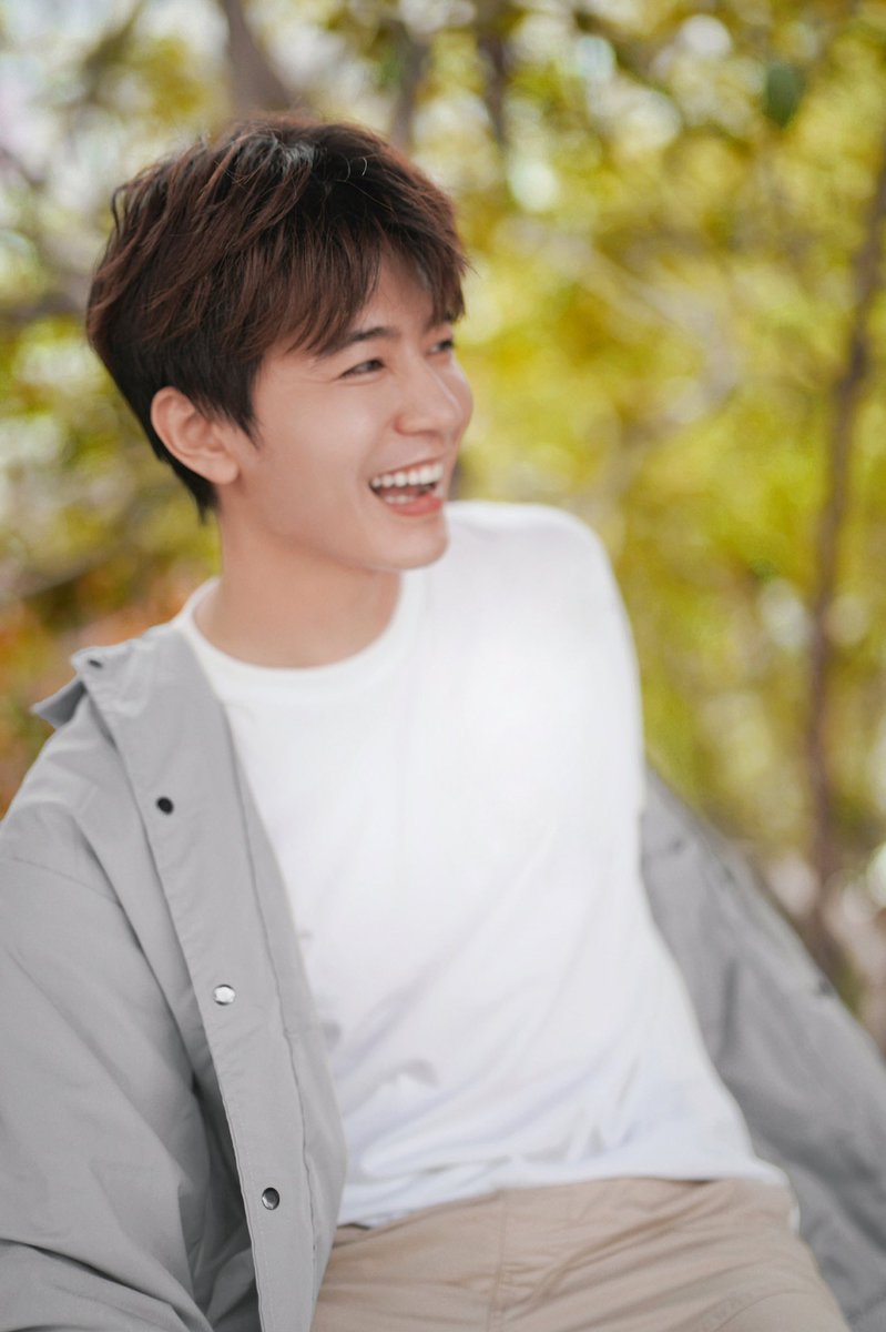 SVmpT5HKTyBSou0's tweet photo. 2022.10.07©️微博 李宗霖ChungLin
拍个笑脸😄
今天是哈哈day
コメントしたらまさかの返信が!
絵文字でも嬉しい😆
#李宗霖
#LizongLin https://t.co/RcQ1Wup9sT