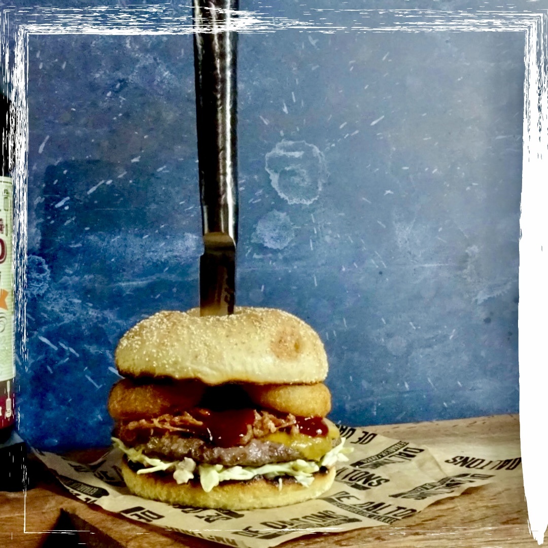 Vanaf vandaag hebben wij onze nieuwe menukaart!

Pro Tip : the Django burger🤙🏻

Download hem alvast op:
dedaltons.com