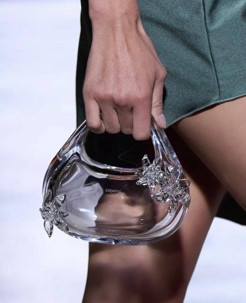 jacquemusx's tweet photo. Coperni glass bags 🤌 https://t.co/3Atbwv9mfc