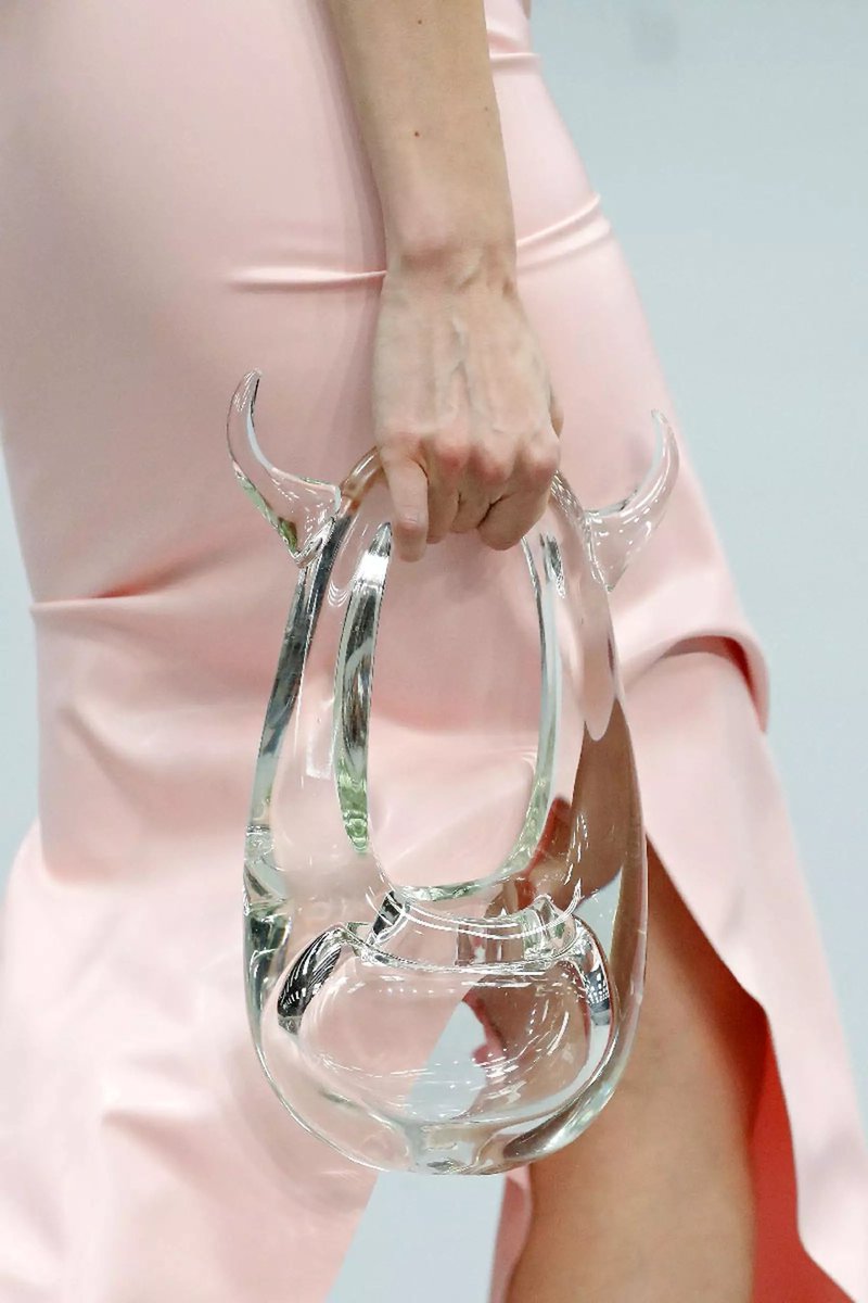 jacquemusx's tweet photo. Coperni glass bags 🤌 https://t.co/3Atbwv9mfc