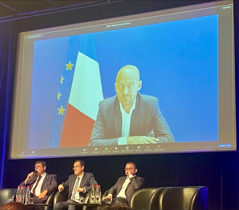 #UTHD2022 pour <a href="/AntoineDarodes/">Antoine Darodes</a> Les modèles économiques sont tendus, avec force nous devons jouer collectif avec tous les acteurs de proximité,s’organiser non s’éparpiller, anticiper définir un plan d’investissement.Osons nous donner une vision.@Afondlafibre