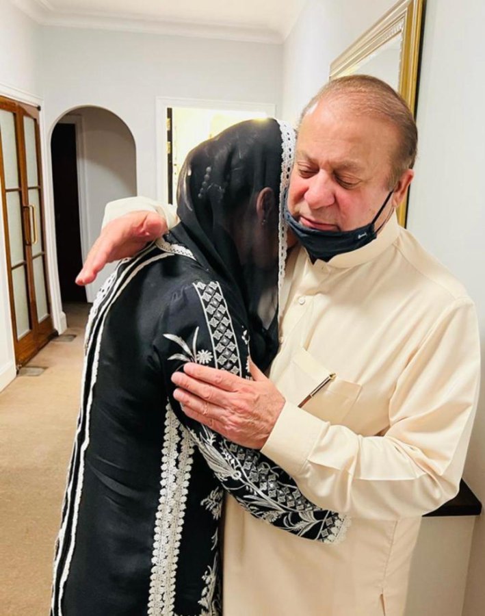 ManzurBaluch's tweet photo. مریم نواز کی والد سے ملاقات کو ٹی وی چینلز نے لمبی جدائی کا نام دیا,لمبی جدائی کیا ہوتی ہے, کوئی نواب مری اور سردار عطاءاللہ مینگل کی ارواح سے پوچھے جنھیں اپنے بیٹوں کی قبر تک کا پتہ نہیں چلا, کوئی بلوچ لواحقین سے پوچھے کہ انکو یہ بھی معلوم نہیں کہ انکے پیارے زندہ بھی ہیں یا نہیں https://t.co/Ny4ysNF2Yf