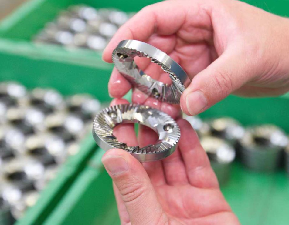 What does a #WMF coffee machine have in common with a #Supfina fine-grinding machine?☕

It is probably more than you might think...

📍 Read more: supfina.com/us/latest-us/n…