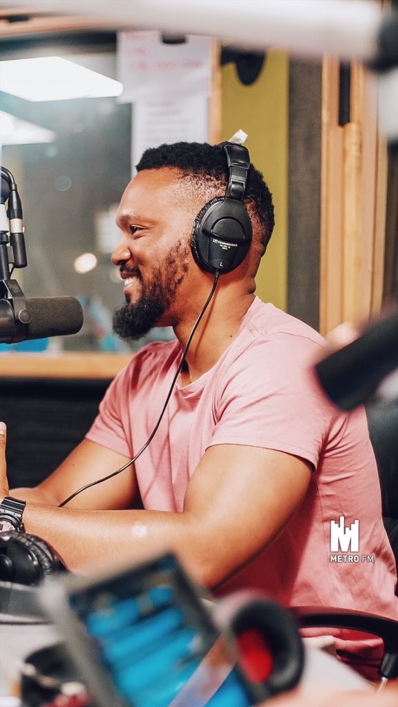 METROFMSA's tweet photo. We’re still hanging out with @yondathomas 🏆If you have any questions for him or want to show him for love call us now on 086 000 2160 
#WakeUpOnMetroFM https://t.co/HFcZdVn4kr