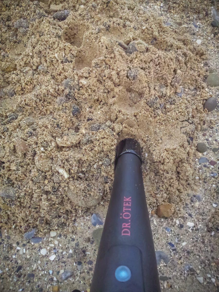 EarthScanners's tweet photo. Test drove a pinpointer, which was actually a charity shop find. Wasn't expecting much considering it only cost £4, but it hit targets accurately, and even helped pinpoint coins which were hard to see. The vibration and alarm didn't work. So had to rely on the LED indicator. https://t.co/YXonzNuHlK