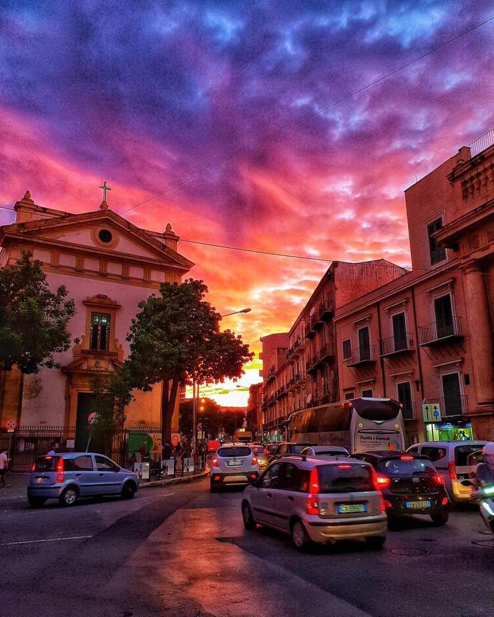 Daniel7Black's tweet photo. Quasi come un quadro #7ottobre https://t.co/xbpKGojvI1