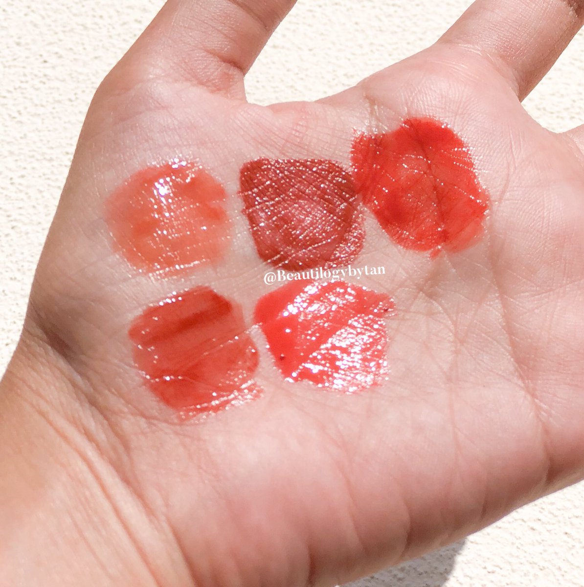 beautilogybytan's tweet photo. Siapa yang suka liptint warna peachy gini juga🙋🏻‍♀️

Aku baru sadar trnyt koleksi liptintku mostly warnanya peachy gini😍 #LiptInTan

A THREAD https://t.co/QY6ytJpevL
