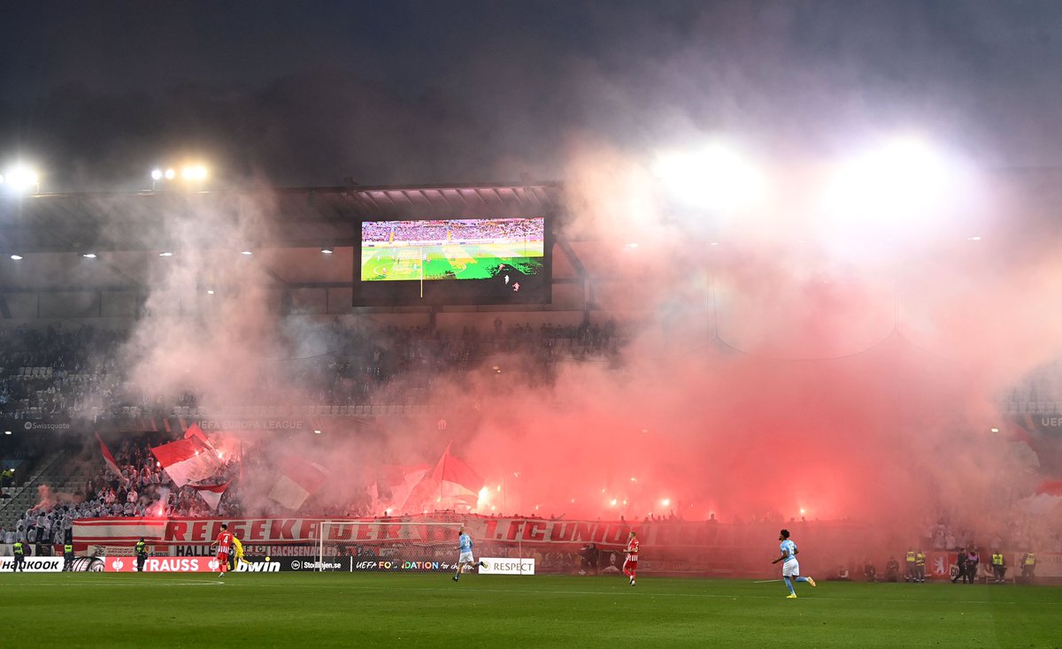 MatzeKoch's tweet photo. Bin auf der Fähre gen Rostock. Die See hat nach dem befremdlichen Abend von #Malmö etwas Beruhigendes. Teile der Fans des #fcunion und die Organisation des Spiels durch den Gastgeber sind international untauglich. Beide Vereine sollten ihre Ticketvergabe überdenken. #MFFFCU https://t.co/38fn0cTHZH