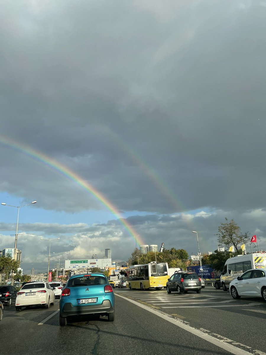 ay_terapisi's tweet photo. İki gökkuşağı birarada 🌈🌈 #rainbow #tworainbows #gökkuşağı #istanbul #istanbuldasonbahar https://t.co/3on9dfr5s9