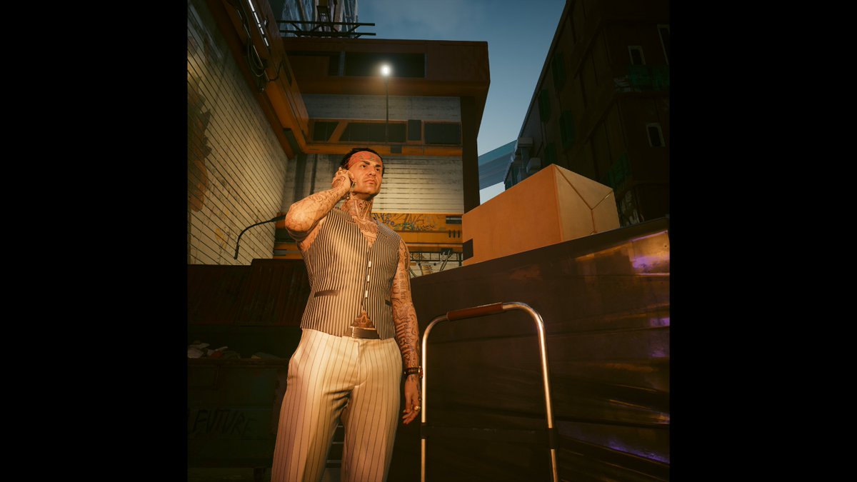 ChristofferZorn's tweet photo. @CyberpunkGame Dino, I found this suspicious-looking goon out in the back of El Coyote. He was in the middle of transporting these packages, and that could be the preem hardware you're looking for. Lemme know what you think! #BeyondFast https://t.co/044cTX6etJ