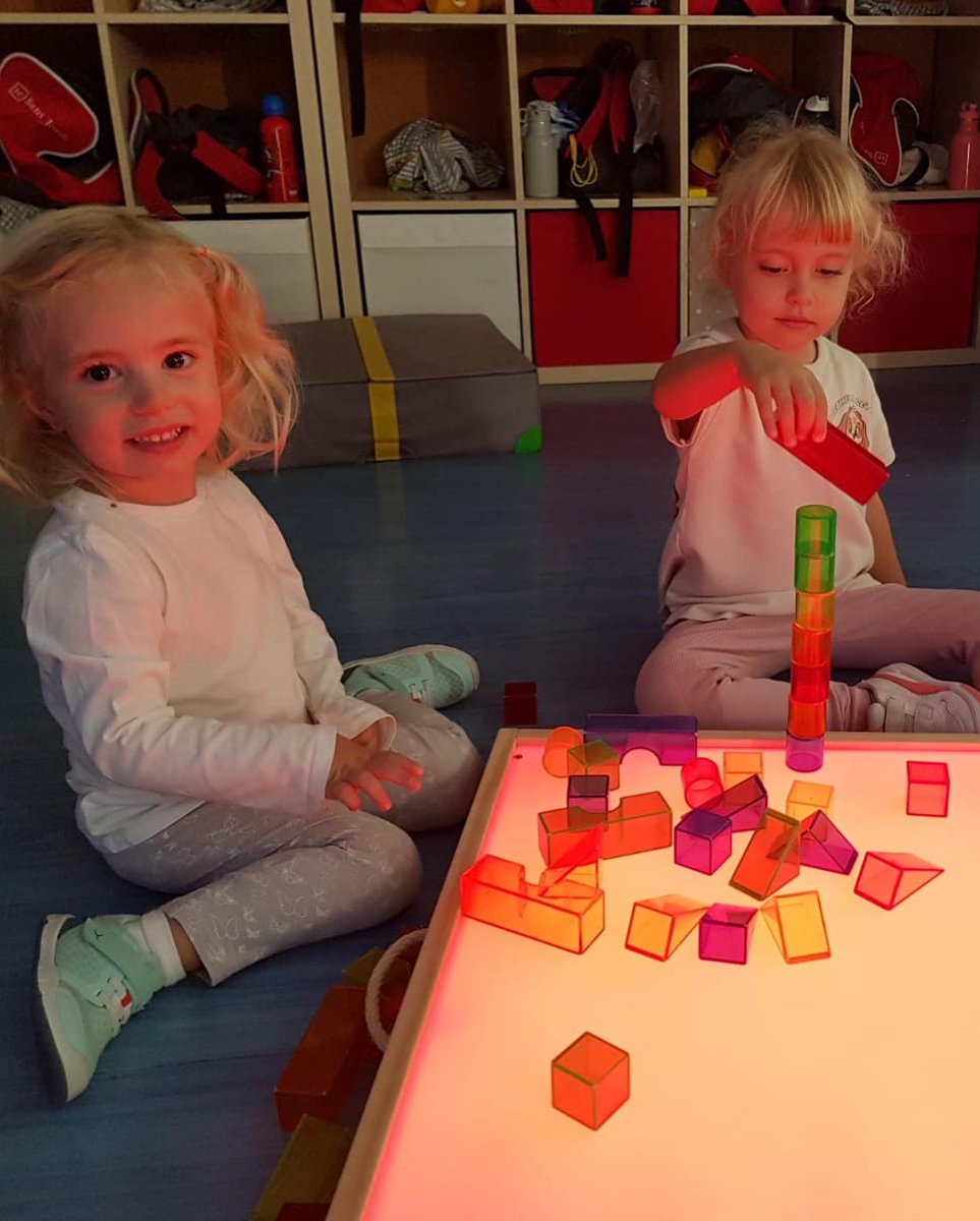IESANTJORDI's tweet photo. Aquesta setmana hem començat els ambients a EI. Ens encanten! #NousEspaisUnNouSantJordi #iesantjordi #vilassardedalt #escolescoop #escolesmaresme #pedagogiaviva #metodologiaactiva #racons #minimons #ambients #projectes #assemblea #educacioemocional https://t.co/Z5ARzdUVQ4