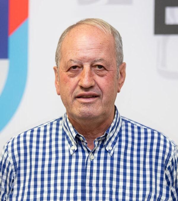 courel1966's tweet photo. Totalmente consternado por el fallecimiento de Vicente Díaz Fernández, alcalde de Peranzanes y Consejero Comarcal.

Ha sido un lujo contar con tu presencia, tu compañía y tu cariño durante estos años.

Te echaremos mucho de menos, que la tierra te sea leve.

D.E.P. https://t.co/M5UsEWRyzM