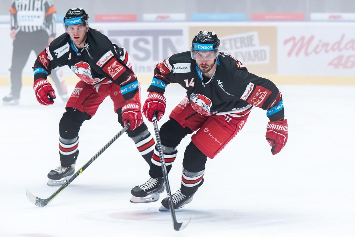 Merch53's tweet photo. Pro letošní ročník @telhcz jsme pro hokejový klub @hcolomouc připravili nové dresy a stulpny. @czehockey #VseciSpolu #merchandise https://t.co/BGVsGu7K0h