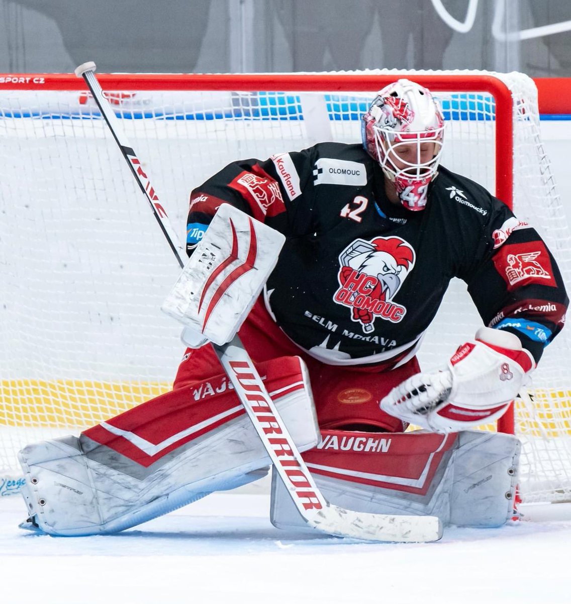 Merch53's tweet photo. Pro letošní ročník @telhcz jsme pro hokejový klub @hcolomouc připravili nové dresy a stulpny. @czehockey #VseciSpolu #merchandise https://t.co/BGVsGu7K0h