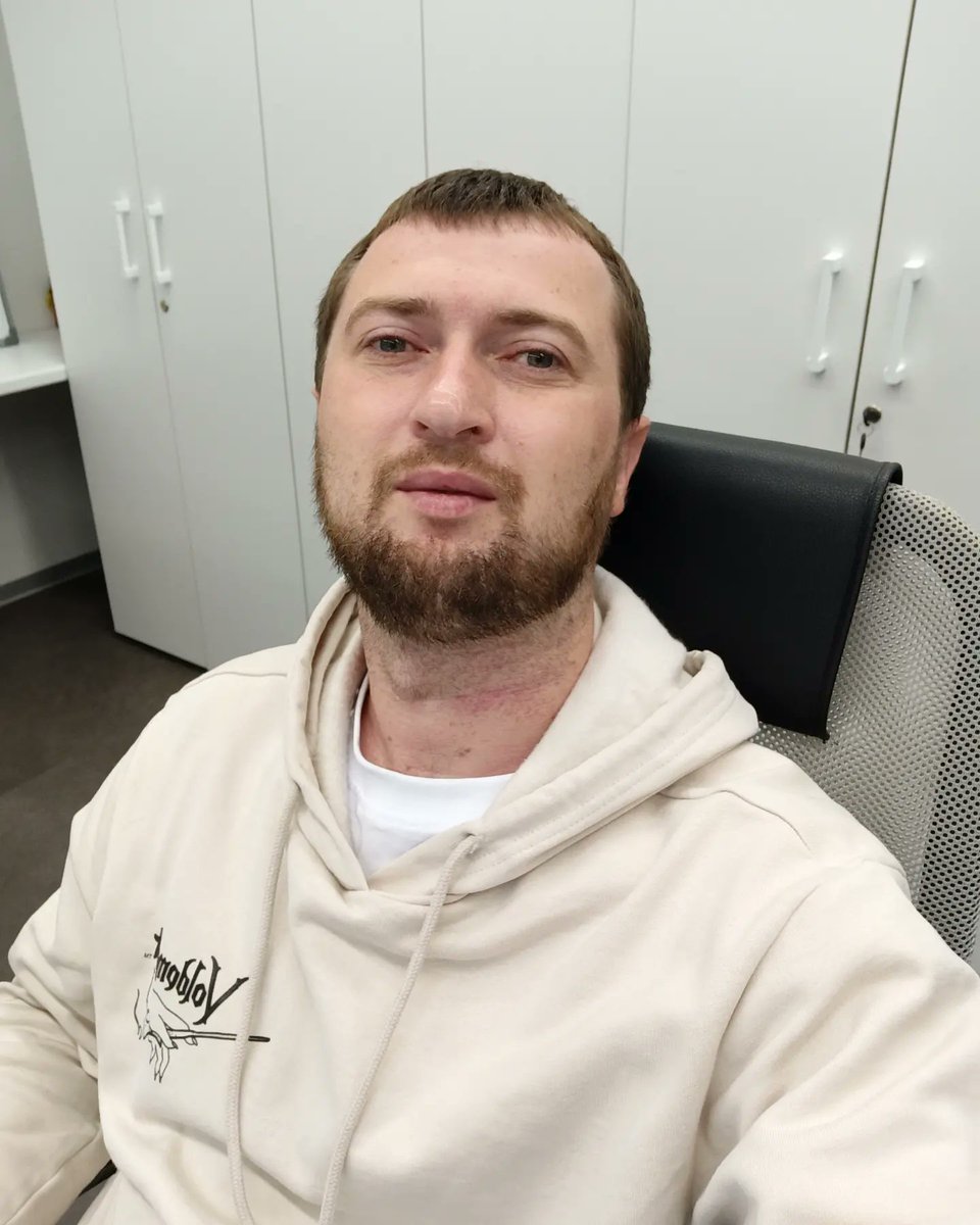 vsdvorkin's tweet photo. Офисный сотрудник (пятничный луук) https://t.co/gXc5EGBlbH
