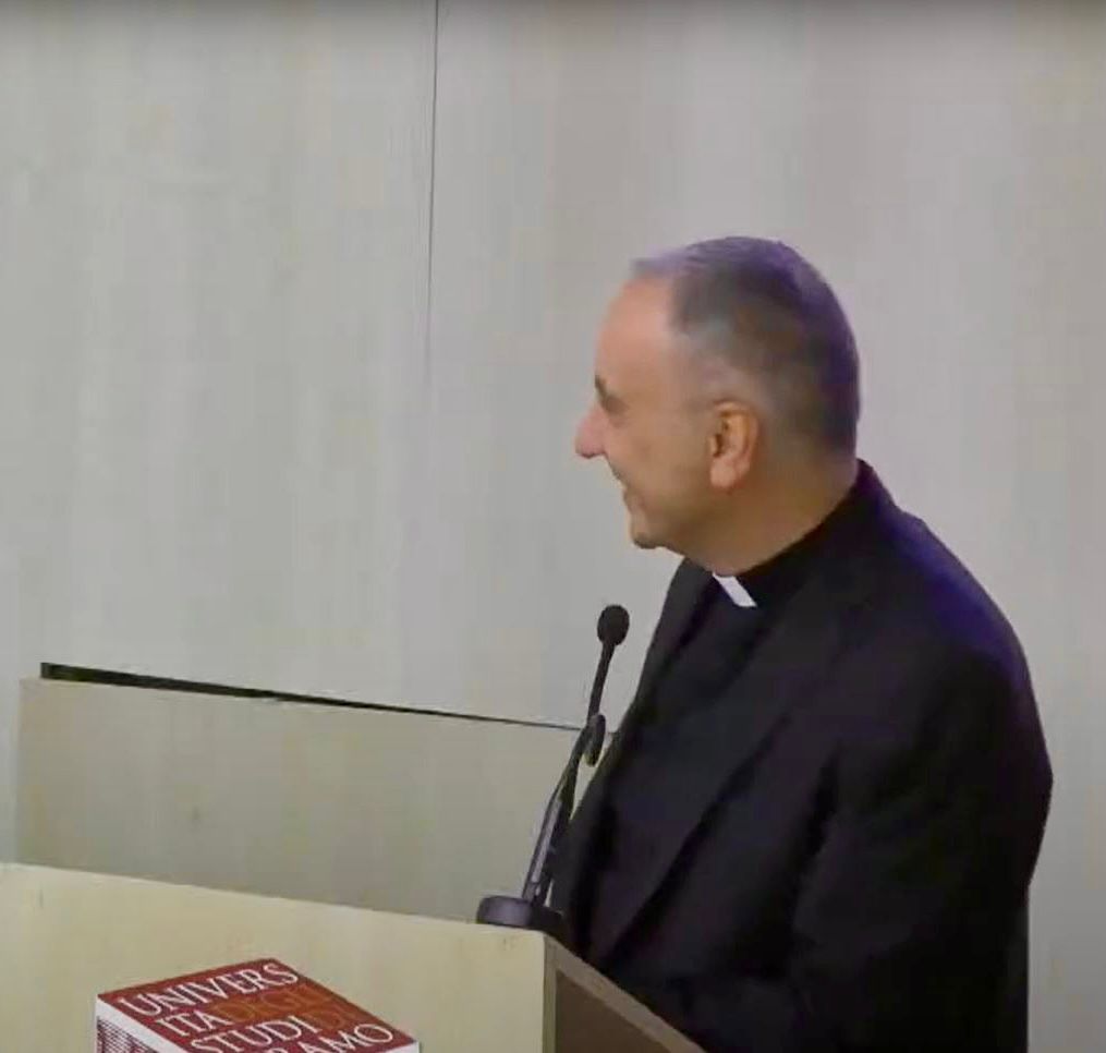 uAntonine's tweet photo. During the Fifth International Forum of the Gran Sasso in #Teramo (Italy), the Rector Fr. Michel Jalakh, acting in his capacity as Vice President of #FUCE, gave a speech on the “Perspectives of Collaboration Between European and South-Mediterranean Universities”.
#uAntonine https://t.co/cW6HJI7M4d
