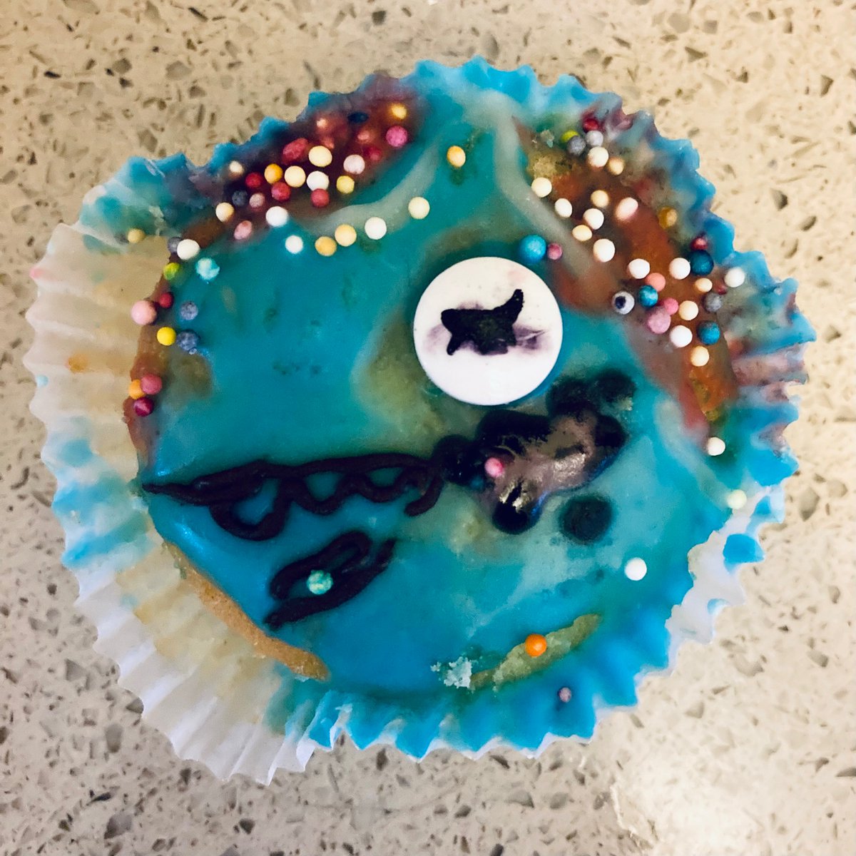 issyc's tweet image. @SharksClass Sophia made a “shark” cake at brownies