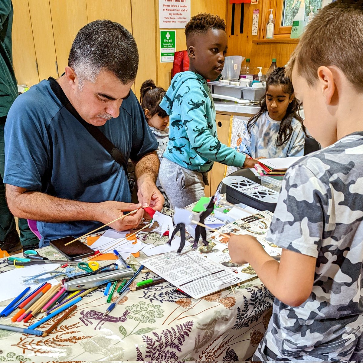 PdBeginnings's tweet photo. A busy day exploring the woods, climbing trees, running around fields, stirring the pond, making pocket books, puppets and woodland scenery, drumming and dancing @PeakDistrictNT with @vasnews @creepingtoad thanks to @ace_national https://t.co/xTBL5HzJbG
