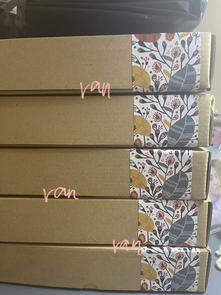 vanslove_taetae's tweet photo. 🍀 — ꒰ #vanupdates ꒱ 

• Packing materials arrived today!! 
• All fully paid orders are already packed <3 
• 2 packages will be up for pick up today 💗 https://t.co/b7f5VpC03F
