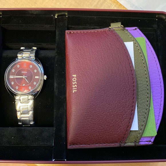 snipsnipchick's tweet image. So good I had to share! Check out all the items I&apos;m loving on @Poshmarkapp from @InStockReport #poshmark #fashion #style #shopmycloset #nike #fossil: posh.mk/EUTSWkYoVtb