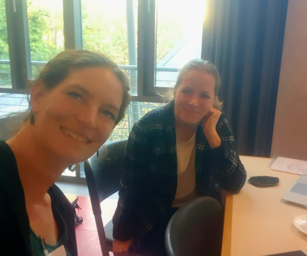 MueNeV's tweet photo. Letzter Tag am #DNVF2022 die Netzwerke Versorgungsforschung stellen sich vor.  HAMnet mit @Lindemann777 und ich machen uns bereit @NAVICARE_Berlin @CoReNet_Cologne https://t.co/6MAJ3hbHpd