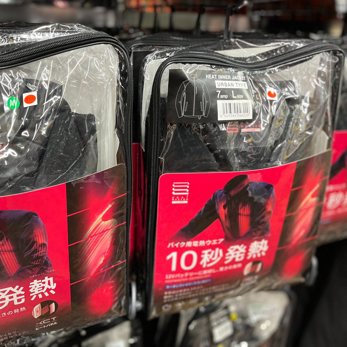 RicolandKashiwa's tweet photo. #10秒発熱🔥
⚡️バイク用電熱ウエア⚡️
#ヒートマスター が入荷してきました🌈
2022年から「ロゴ」が変わったので
#ヒーテック からの変化を画像にしてみました👏
※商品は変わらないので安心してください😊
#Heatech #HEATMASTER
#ライコランド柏店 https://t.co/4RIA6CSrLY