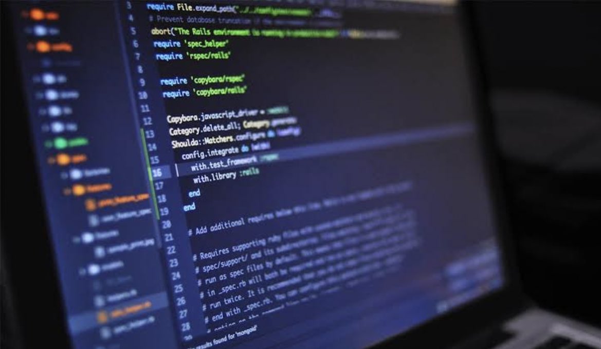 YAZILIM ÖĞRENEBİLECEĞİNİZ 4 YOUTUBE KANALINI SİZLER İÇİN DERLEDİK 👇🏼