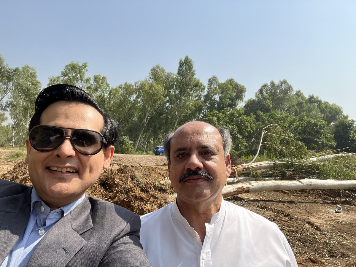 IlhanNiaz's tweet photo. Faculty of QAU out on the road at the site of the CDA land occupation today: 
Read all about this disgraceful ‘development’ in Kashif’s superb report for Dawn: 

https://t.co/NM5iU3KXgI https://t.co/VS9FKBHdbA