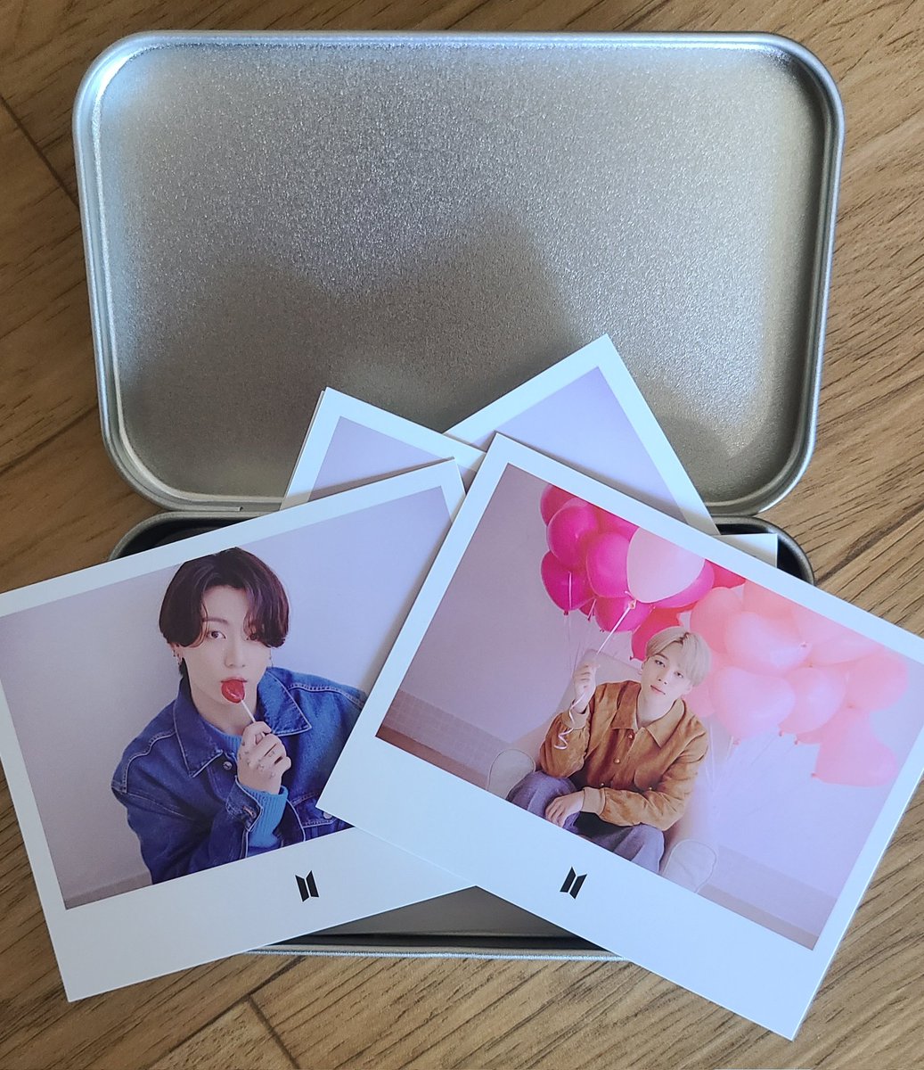 bts_jkmy's tweet photo. #부산롯데백화점 
7시 40분 도착 
웨이팅번호 56번 접수되었고 
10시 30분 롯백 오픈이라 근처 있다면 알림 와서 들어갔는데ㅠㅠ
트친 부탁으로 사러 온 보스턴백, 무드 등, 호비가방 빼곤 다 있다 난 딱 이걸 사러 온 건데
없어ㅠㅠ
없는 거 외 부탁받은 거 삼
무슨 팝업스토어가 이래

#BUSANMerch https://t.co/2PeXk85fLL