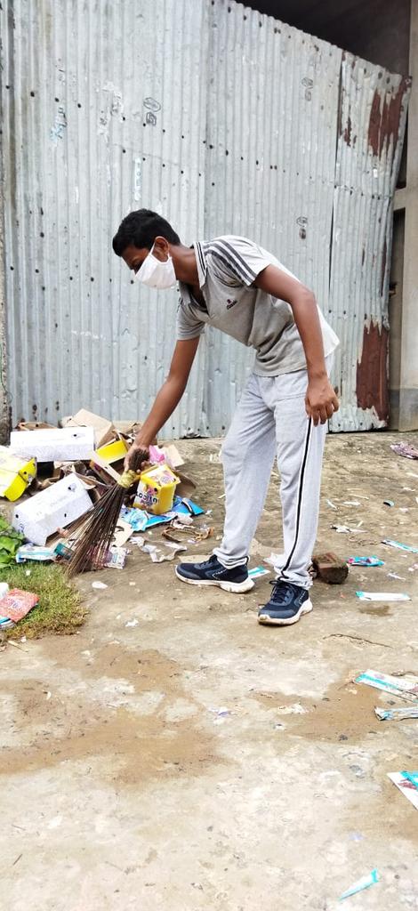 NSSUnit2_Belda's tweet photo. NSS Unit I, II, III volunteers Suvam Ghorai,Utpal Handal &amp; Sumit Handal have participated in Clean India  2.0.  at Belda Puja pandal. @rdnss_kolkata @_NSSAwards @_NSSIndia @SWACC @SwachhBharatGov #CleanIndiaCampaign2022 #CleanIndia_GreenIndia #CleanIndia2 #CleanIndia @mygovindia https://t.co/baJs8Vge3t
