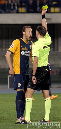 <a href="/VangelisMoras/">Vangelis Moras</a>  non è d'accordo con Tagliavento (e nemmeno noi lo siamo)
in Hellas Verona-Inter 0-3 del 11.04.2015 #dailygialloblu #daiverona