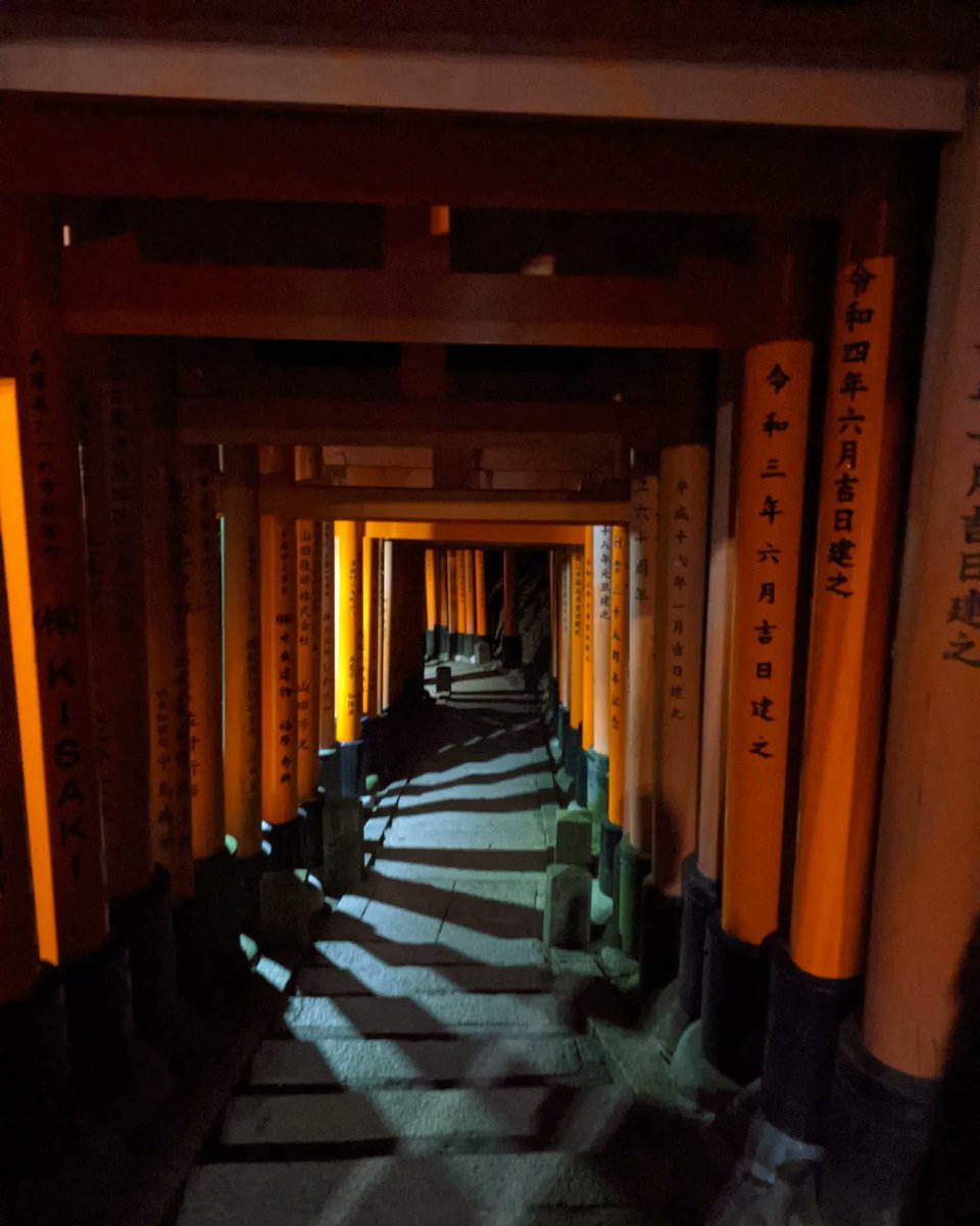 Kyotopia3's tweet photo. Night stroll at Fushimi Inari๐ฃ
They open 24hours 365days, admission free๐
#kyotoguide
#kyotopia https://t.co/uDqAwCEyvD