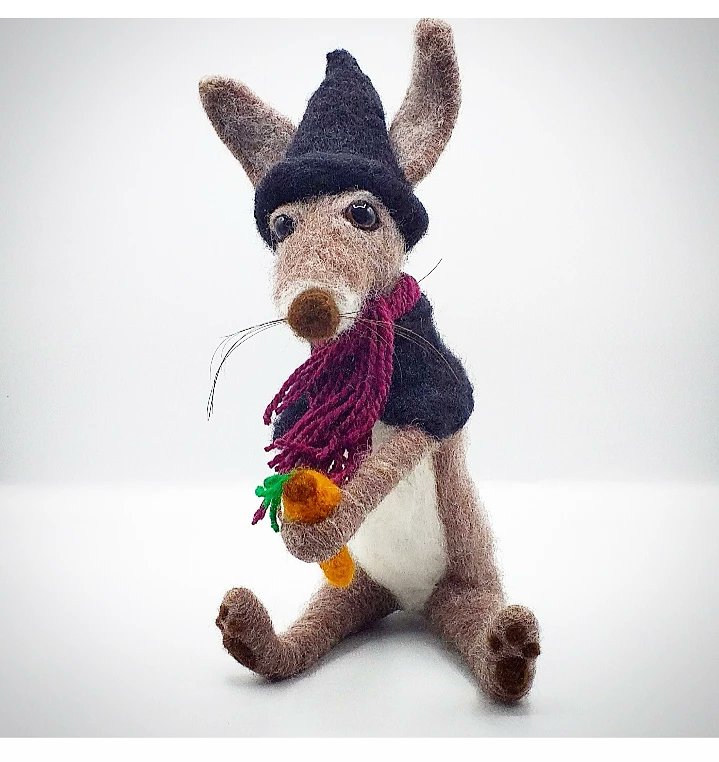 🥕Meet Benjamin Bunny🥕
New needle felted commission based on an older design is now finished and off to his new home today with the postie man🐰
#HandmadeHour #womaninbizhour  #handmade #needlefelting #EarlyBiz #bunny #rabbit