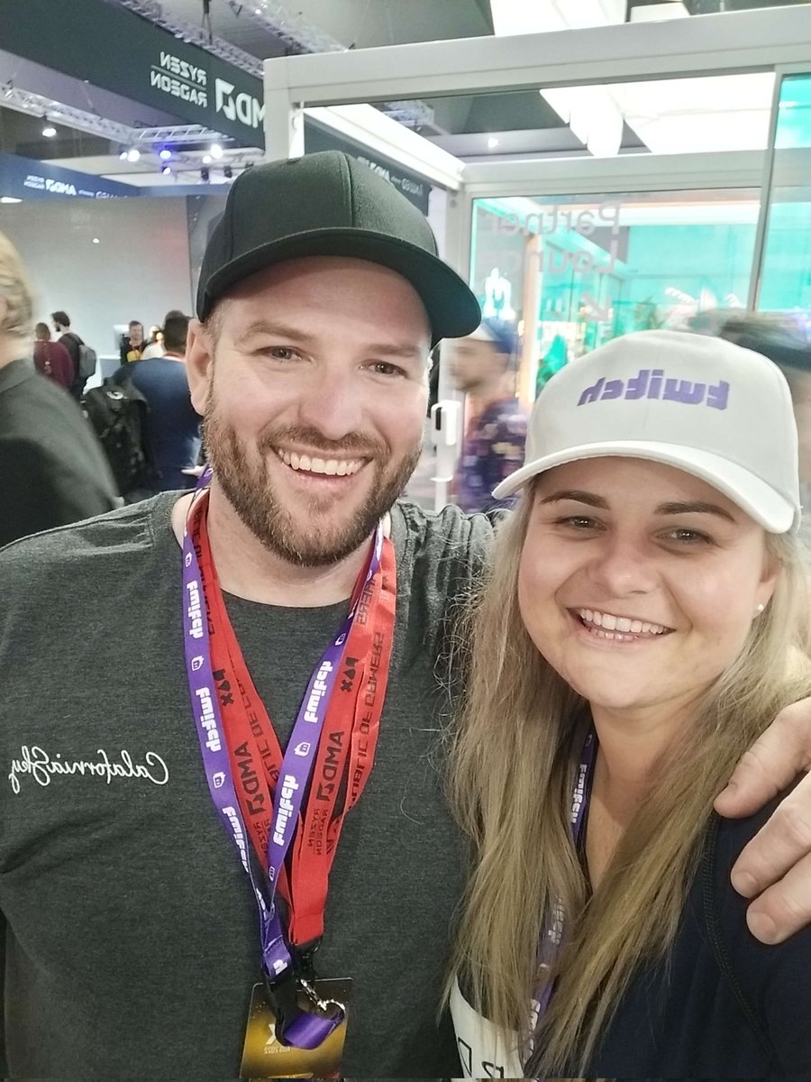Rhiiinoo_'s tweet photo. Finally made it to @PAXAus if ya see me come say hi #paxaus https://t.co/fmh8Mi0OVs