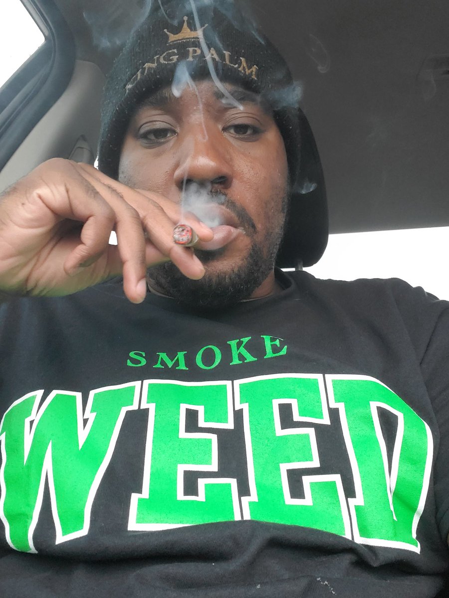 Solo420Breezy's tweet photo. Anybody up to smoke with the Kid
🌊 @realkingpalm.
I'm just chilling minding my own business 🤫😏😏
On to the next 🌊🌊🌊
🦸🏾♂️🌊💨 strikes again
#SoloBreezy #Solo420Breezy #SoloBreezyTakeOver #FollowMyLead #CannabisActivists #TheWave #SagittariusStyle #TheGoodLife #Cloud9 https://t.co/YbH4nCRXjz
