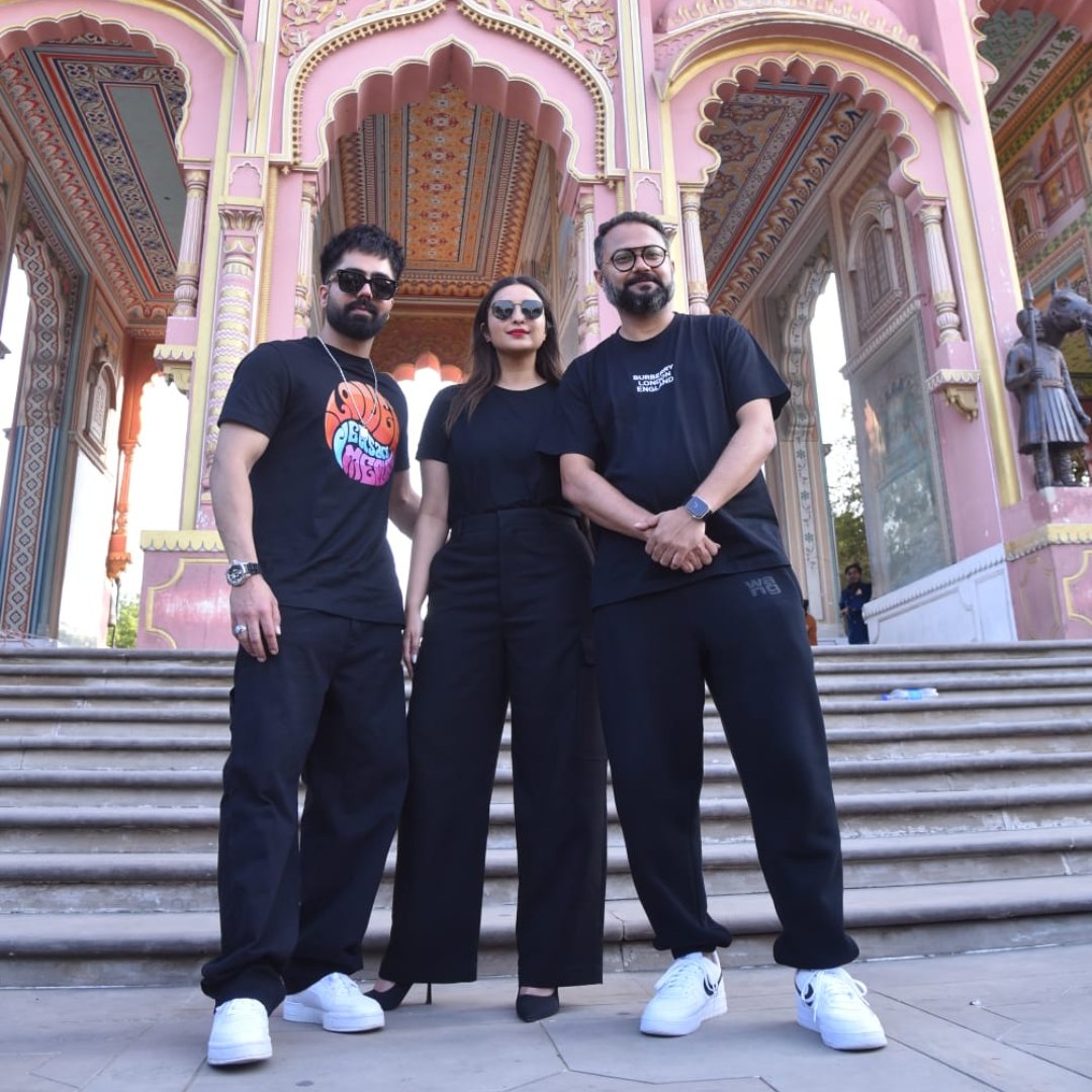 Trending_Today_'s tweet photo. Parineeti hardy sandhu for Code Name Tiranga Promotions Jaipur
#parineetichopra #hardysandhu #codenametiranga #moviepromotions #jaipur https://t.co/jImKzJ2n6O