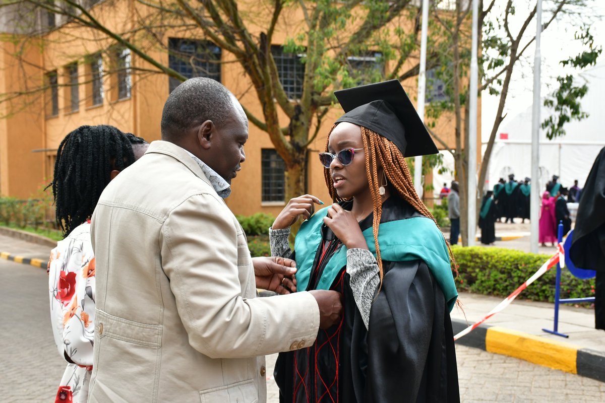 StrathU's tweet photo. Aaaaah... You know that graduation day feeling? It's finally here. Tupo site🥳🎓

Join us live here:  https://t.co/LNMggK0cyv

#SUGraduation22 #ClassOf2022 #SeizeTheMoments https://t.co/mXUKJ8t4Uw