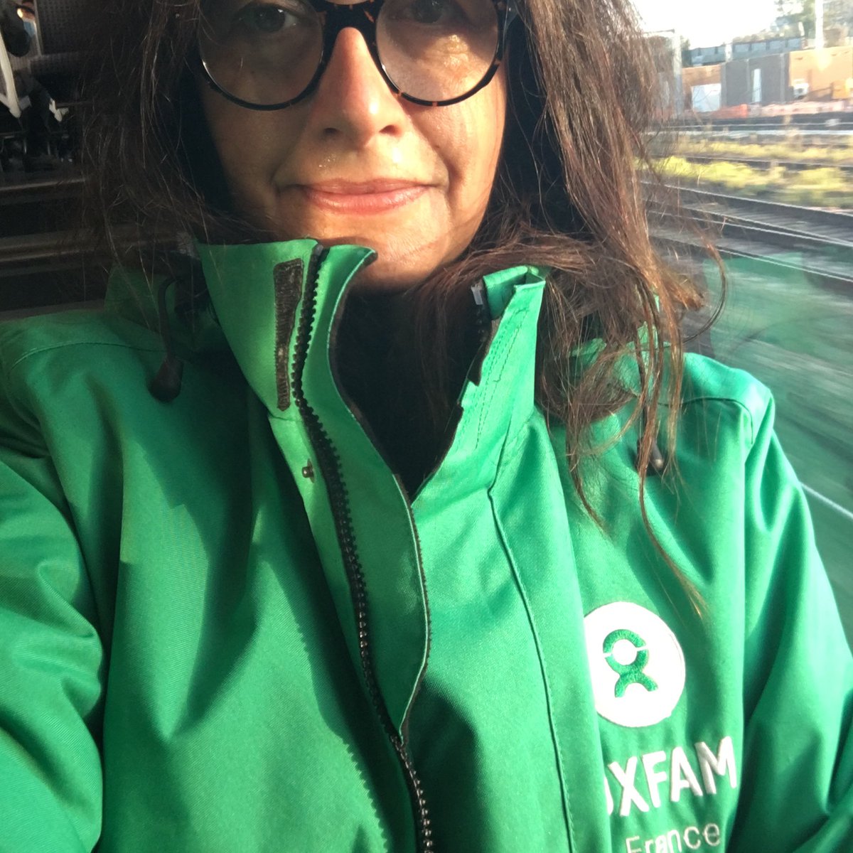 CecileDuflot's tweet photo. Est-ce qu’on a tous une couleur qui nous colle à la peau ? Et est-ce que c’est le vert ? 😅

En route pour le @Trailwalker_FR à #Lyon (la nuit il caille !)…une aventure humaine de solidarité exceptionnelle (qui marque tous ses participants) 

Merci @grandlyon notre partenaire 🙏🏼 https://t.co/nTznGGa77D
